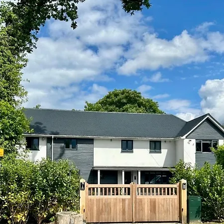 The Gatwick Cabin With Airport Parking Available Horley  Exterior photo