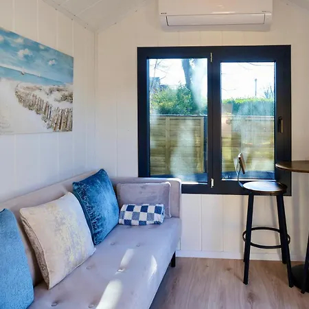 The Gatwick Cabin With Airport Parking Available Horley  Exterior photo