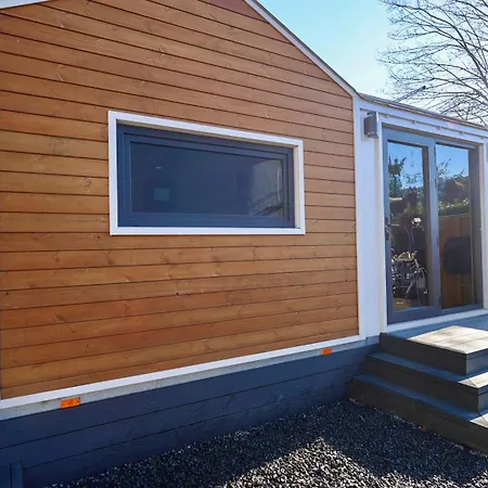 The Gatwick Cabin With Airport Parking Available Horley  Exterior photo